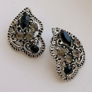 VINTAGE Faux Onyx and‎ Rhinestone Filigree Clip Earrings